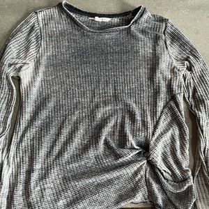 🔗gray long sleeve🔗